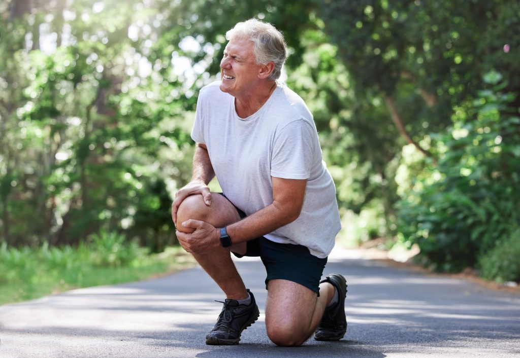 man in nature setting with knee pain